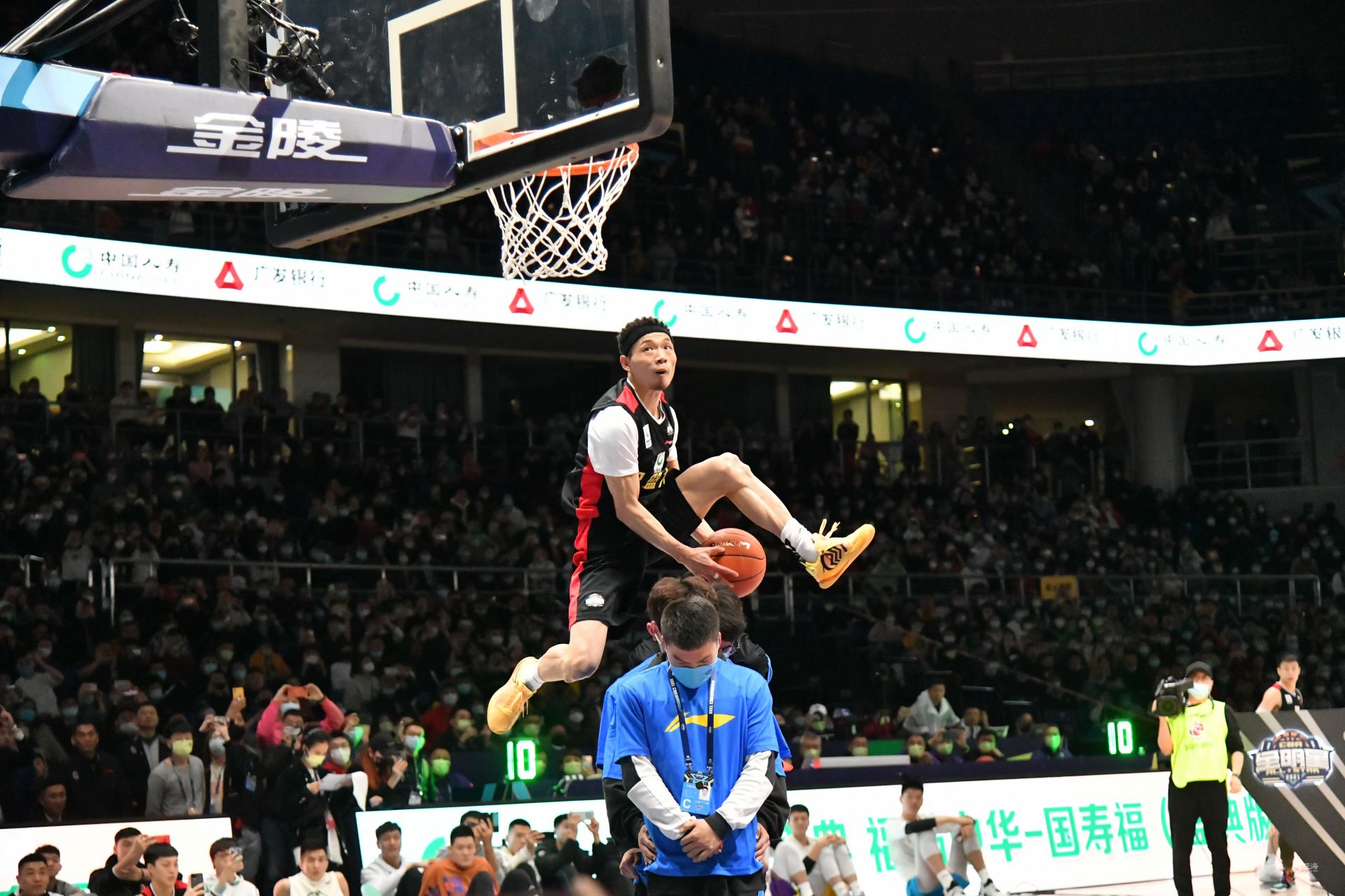 发挥内线优 发挥内线优